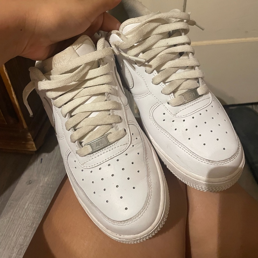af1 nike shoes size 8.5 in women’s & 7 in mens